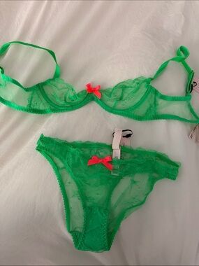 Agent Provocateur Isedora Green Lace Underwire Bra & brief Set